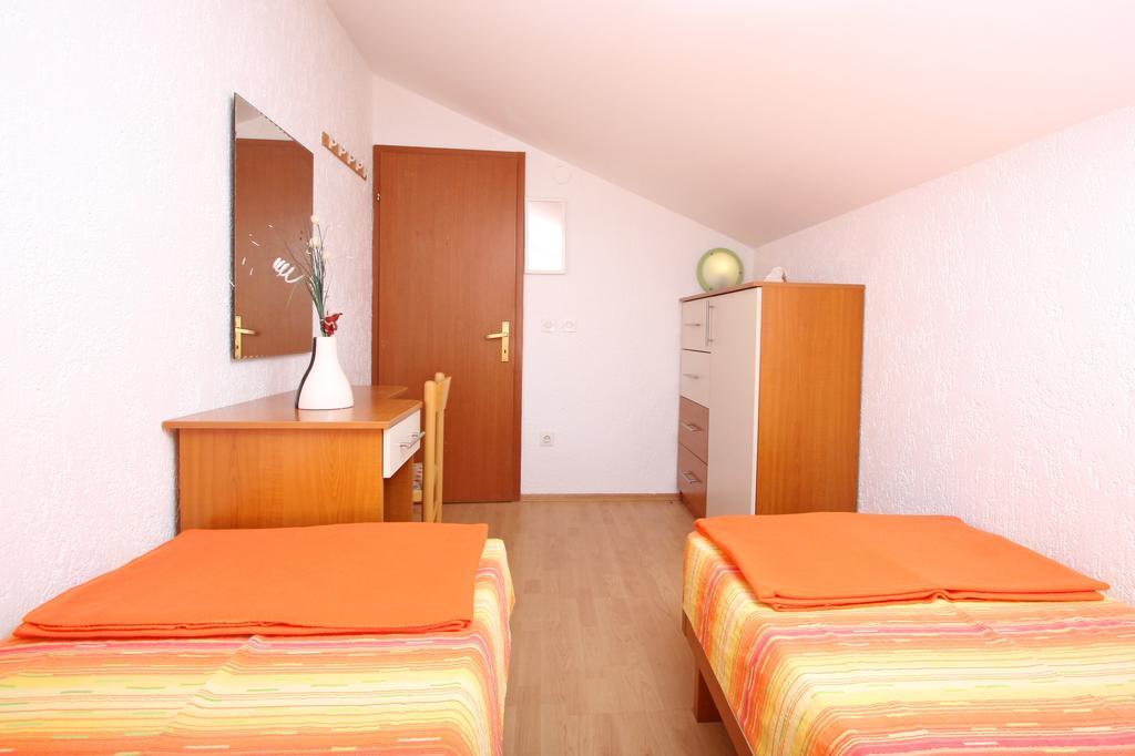 Apartments And Rooms Vesna Novalja Bilik gambar